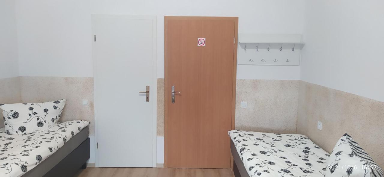4U Hostel Zgorzelec - Free Parking Jedrzychowice  المظهر الخارجي الصورة
