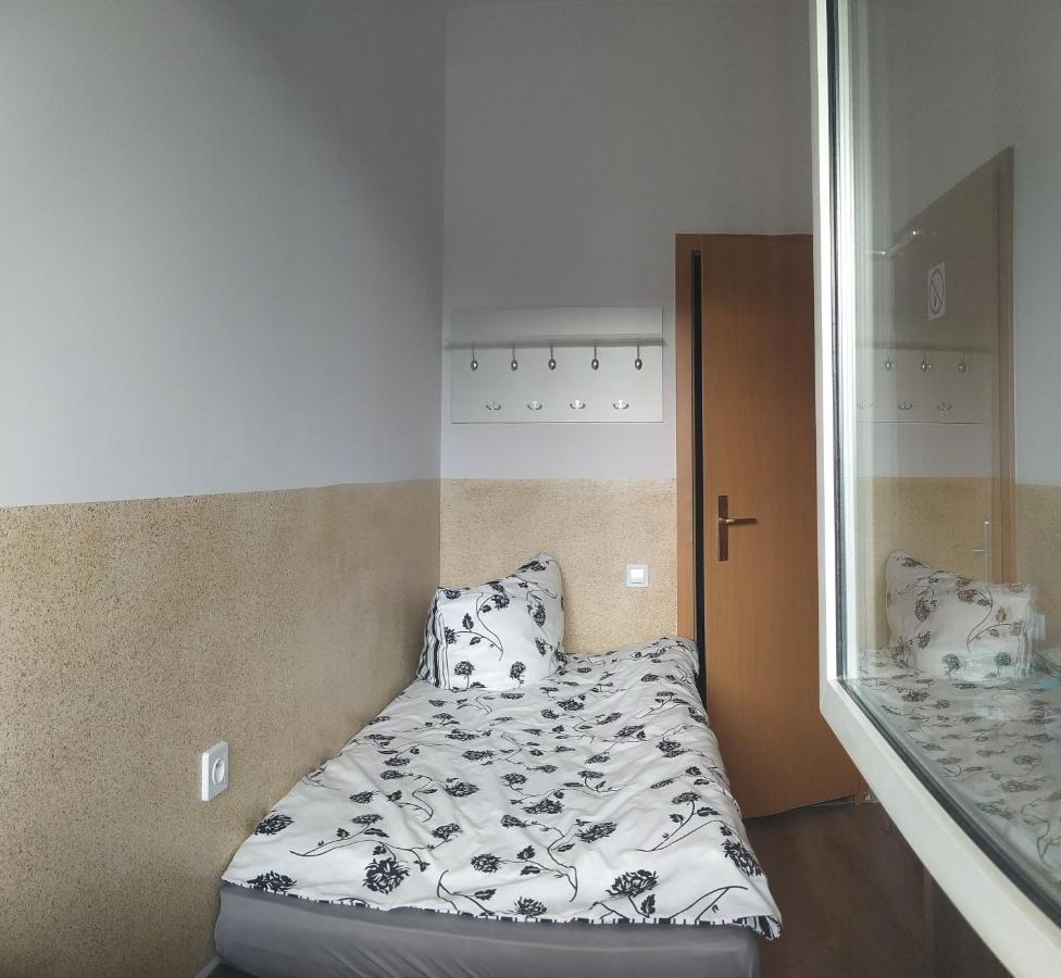 4U Hostel Zgorzelec - Free Parking Jedrzychowice  المظهر الخارجي الصورة